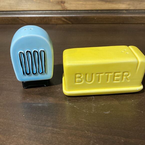 Vintage Hand painted Fridge & Butter Dish Salt & Pepper Shakers - Picture 5 of 11